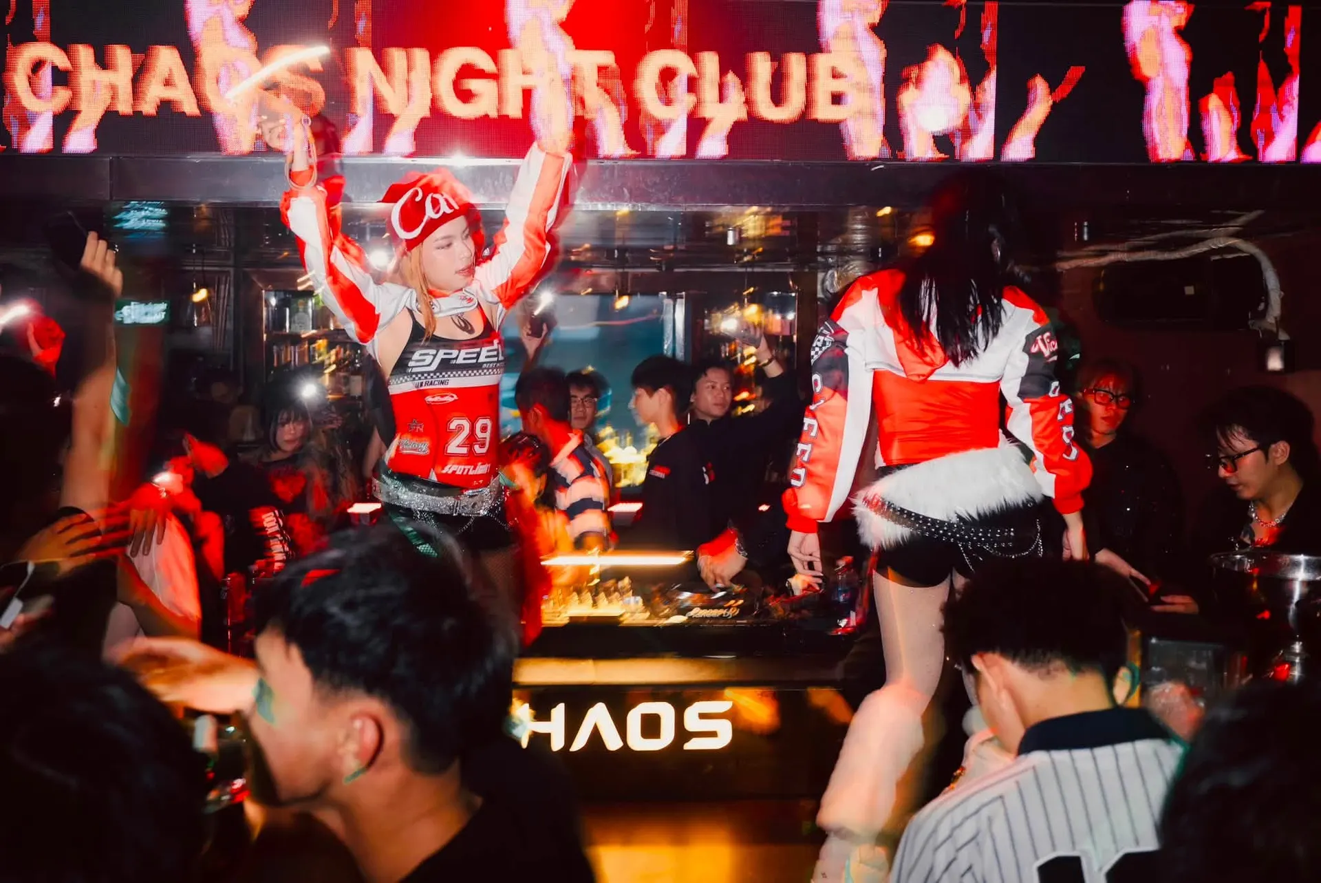 Màn LED CHAOS Night Club trên sàn chính